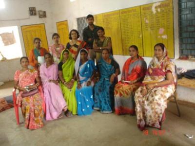 Dre Saxena et son équipe image linking to Une universitaire indienne met en lumière la discrimination à l’égard des femmes dans le plan de gouvernance rurale en ligne